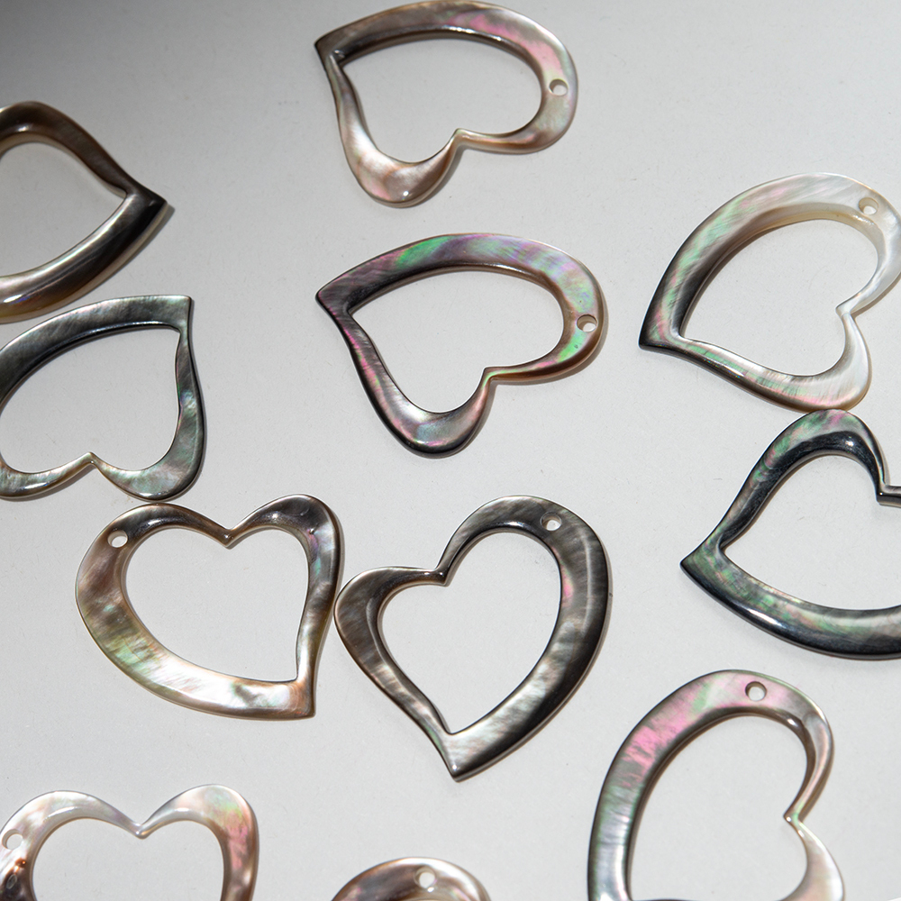 Сердечко из перламутра морских ракушек, 27мм, черный