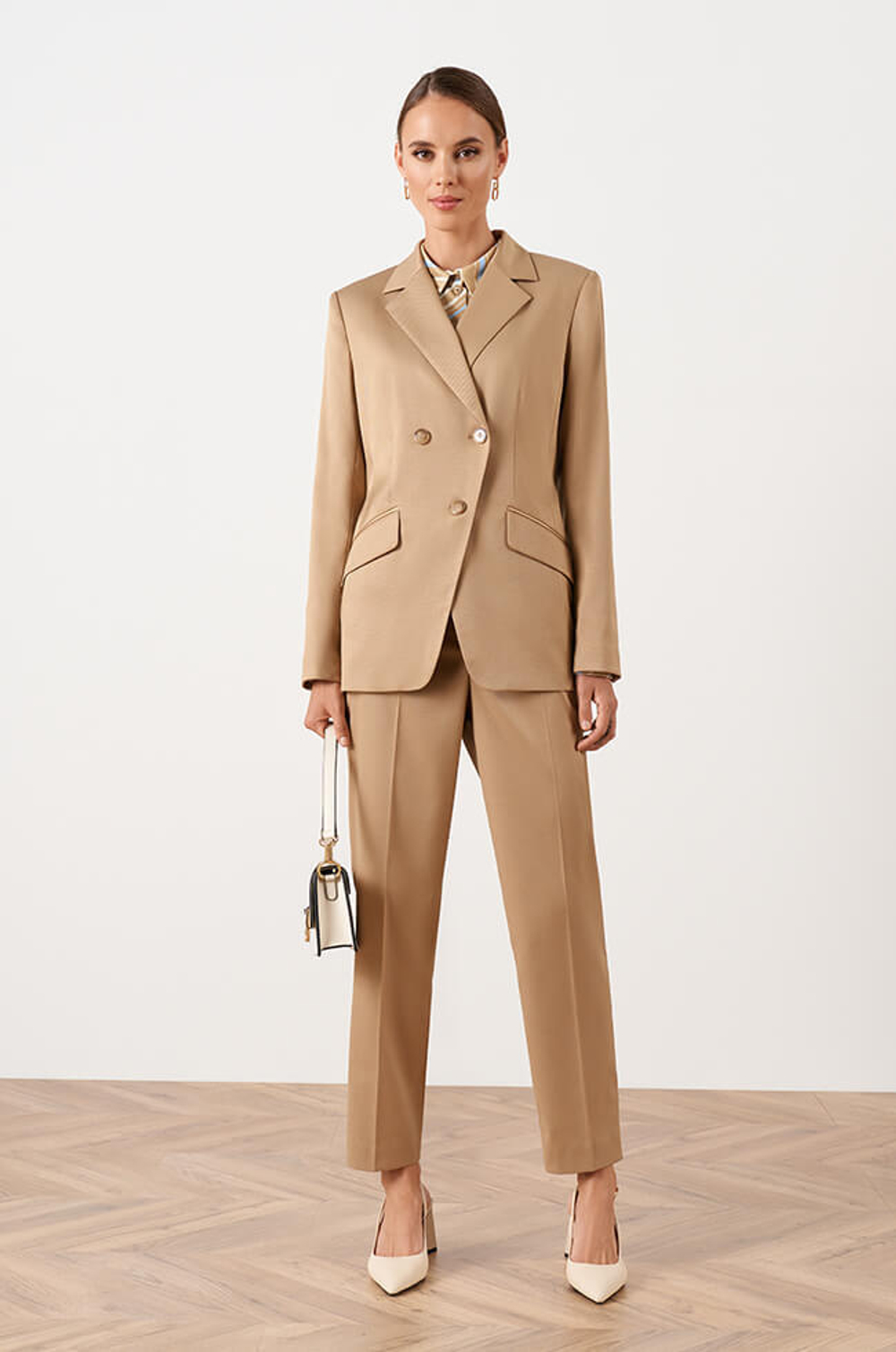 1862 Жакет женский (бежевый)