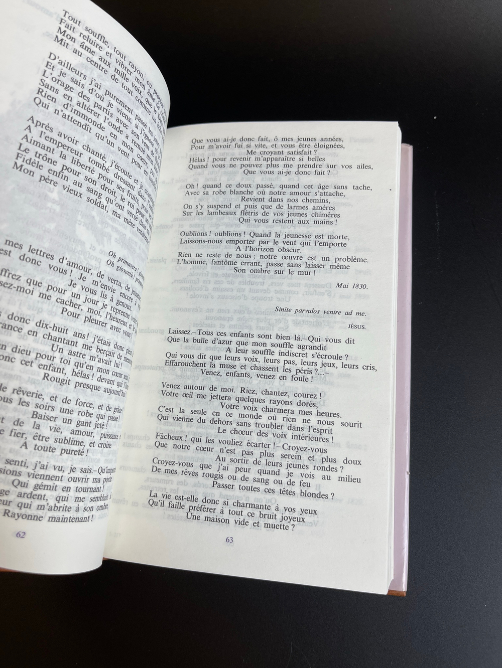 Книга Victor Hugo " Poesies theatre" М.Радуга 1986 год СССР (Виктор Гюго. Избранное. На французском и русском язяке)