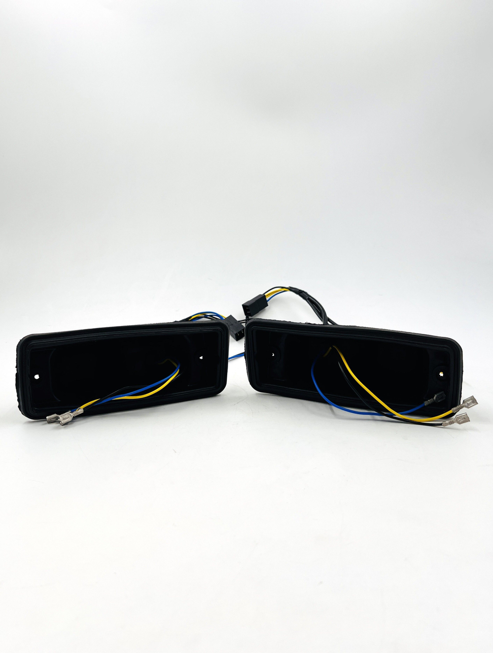 Чехол (кожух) подфарника ВАЗ 2103, 2106 с проводами 2 шт