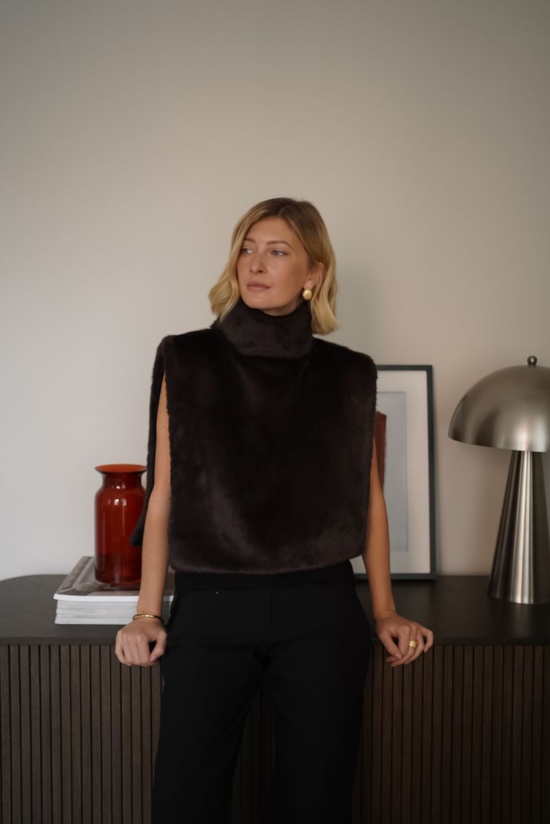 Манишка из эко-меха коричневая