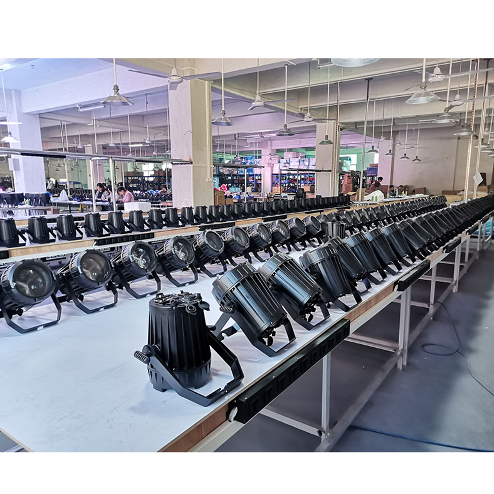 Outdoor 3x40W LED RGBW Zoom Light Par