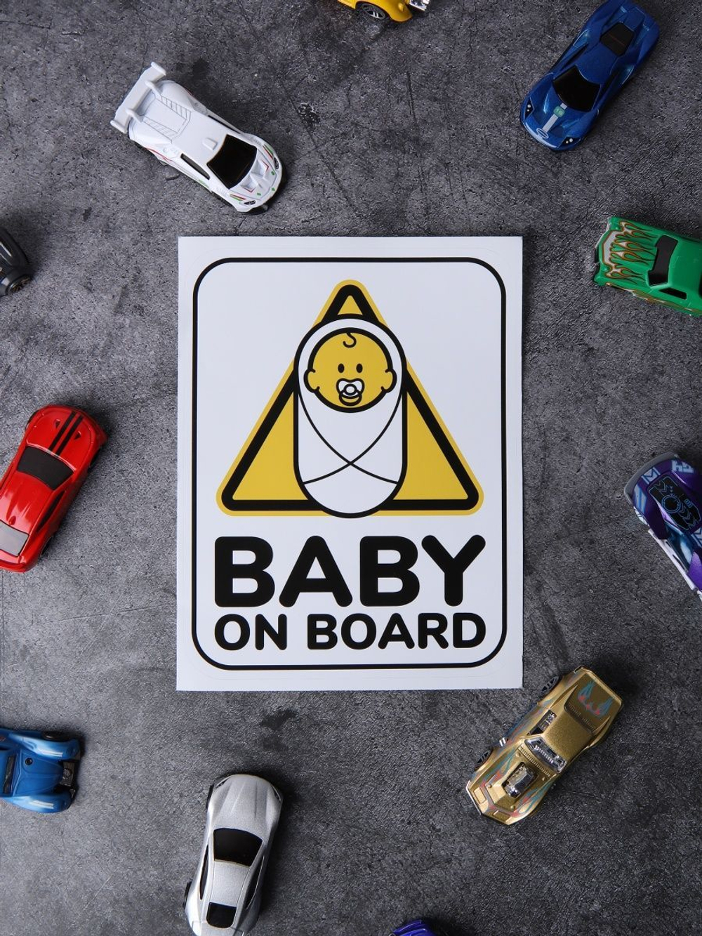 Наклейка ребенок в машине на автомобиль