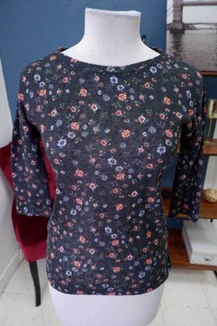 Джемпер Terranova с цветами 42 размер