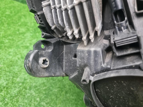 Битая Фара левая Mercedes GLE W166 (2015-2018) LED