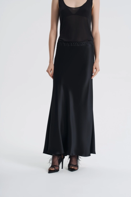 Юбка из атласа на резинке