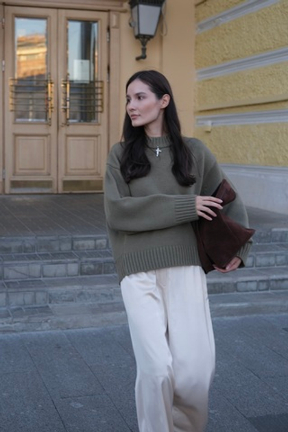 Свитер из шерсти мериноса в оливковом цвете