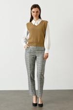 22742 Жилет женский (бежевый)