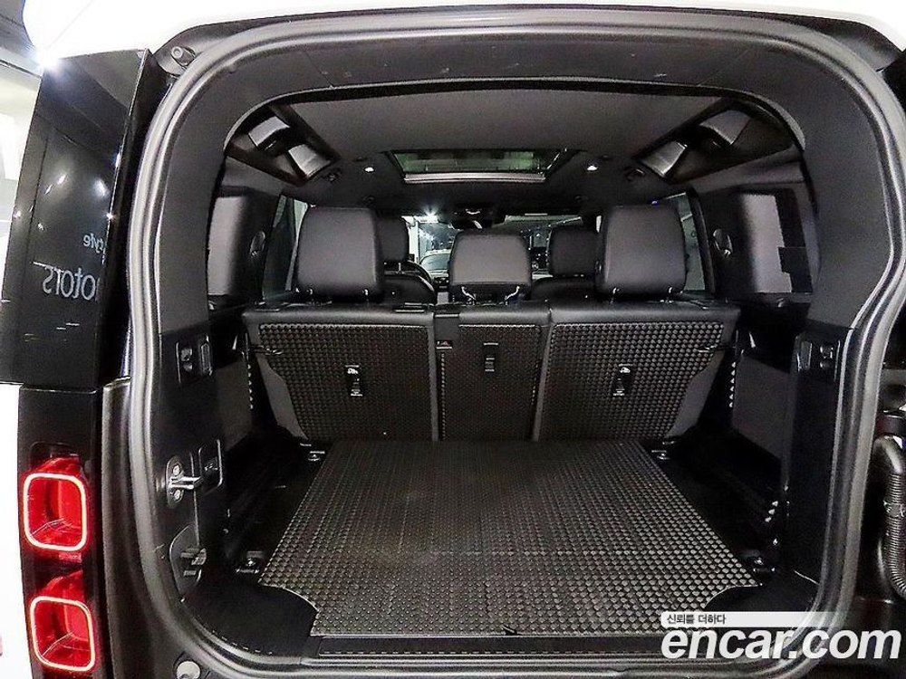 Land Rover Defender (L663) 110 P300 X-Dynamic SE (03.2022)