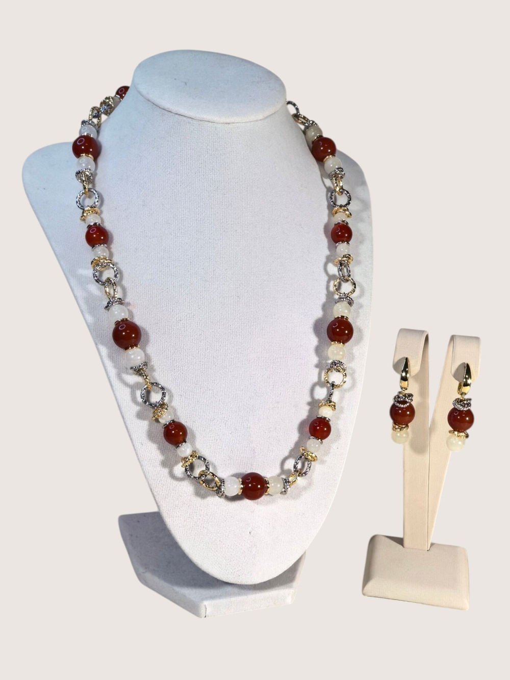 Комплект колье и серьги сердолик и оникс