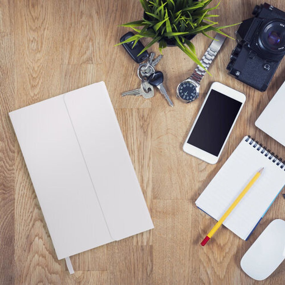 Ежедневник недатированный А5 138х213 мм BRAUBERG "Towny", под кожу, 160 л., магнитный клапан, белый, 114459