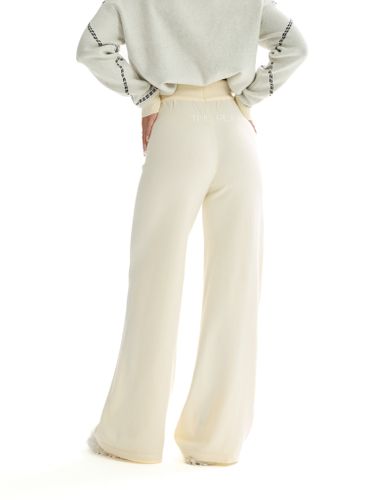 Костюм трикотажный молочного цвета