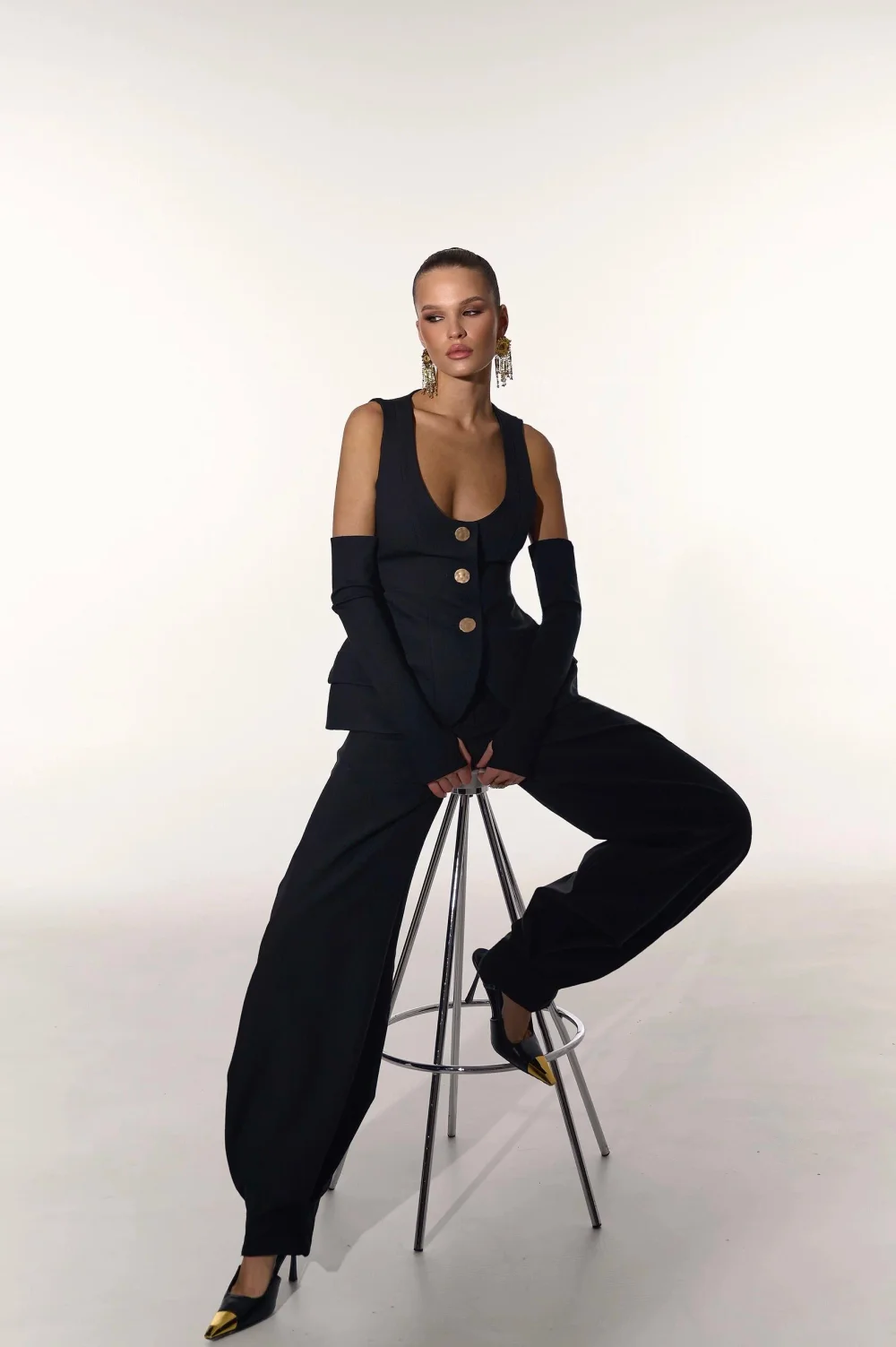 Комплект Тюдор, Черный