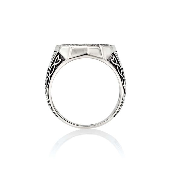 Кольцо Агисхьяльм из серебра, вид стоя на ребре передом