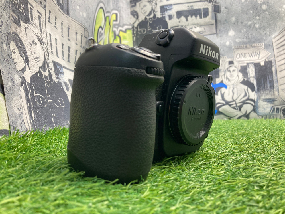 Nikon F100