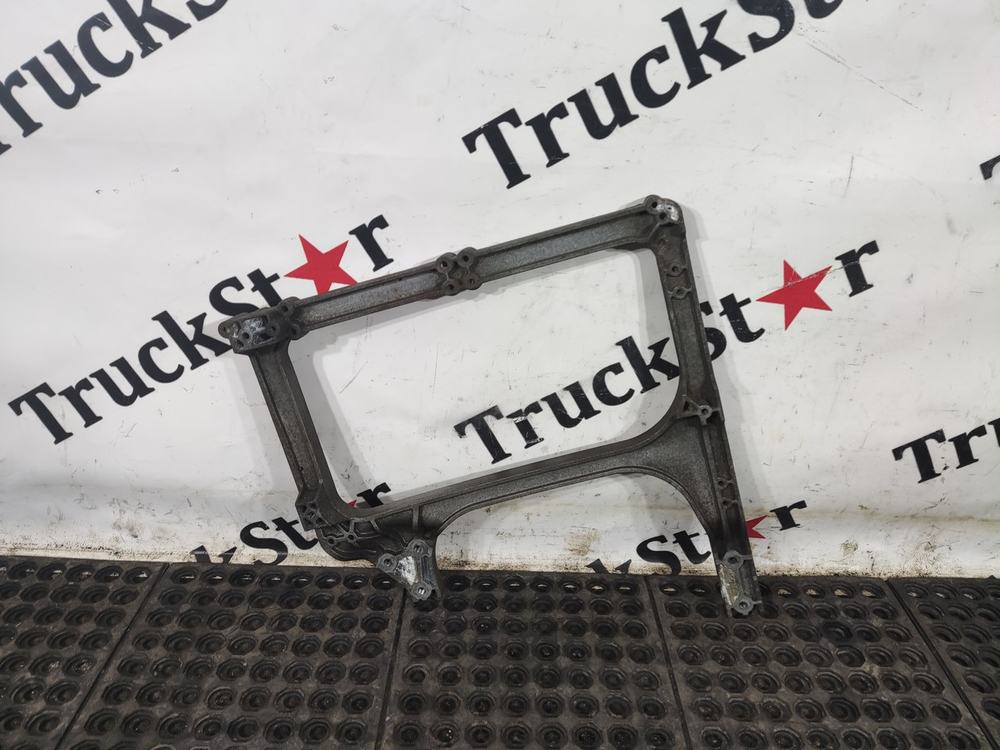 Кронштейн крыла переднего левого 2023г