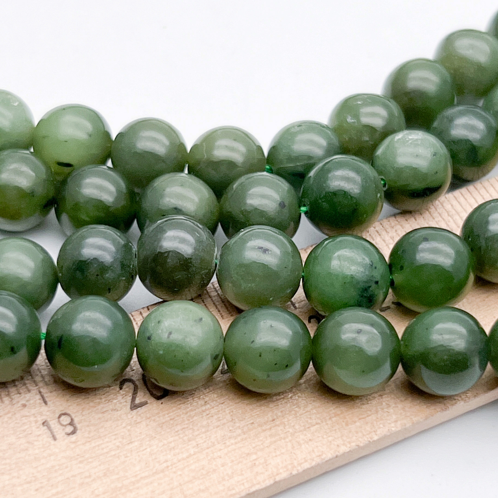 Нефрит бусины, диаметр около 9,2-9,4 мм, цена за 10 шт (1/4 нити)