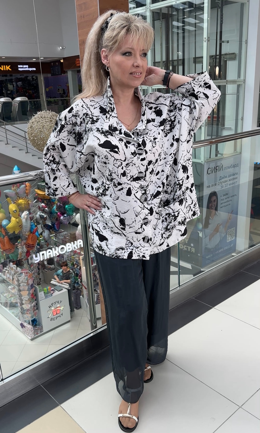 Жакет на пуговицах в черно-белом цвете