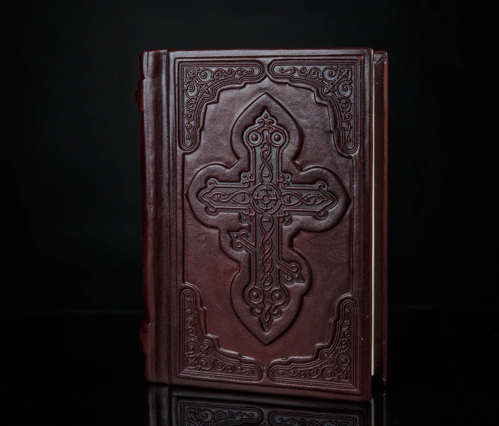 "Молитвослов малый" Книга в кожаном переплете