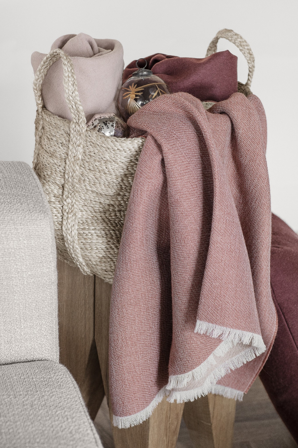 Плед 130x190 Elvang Venice white-rusty red фото