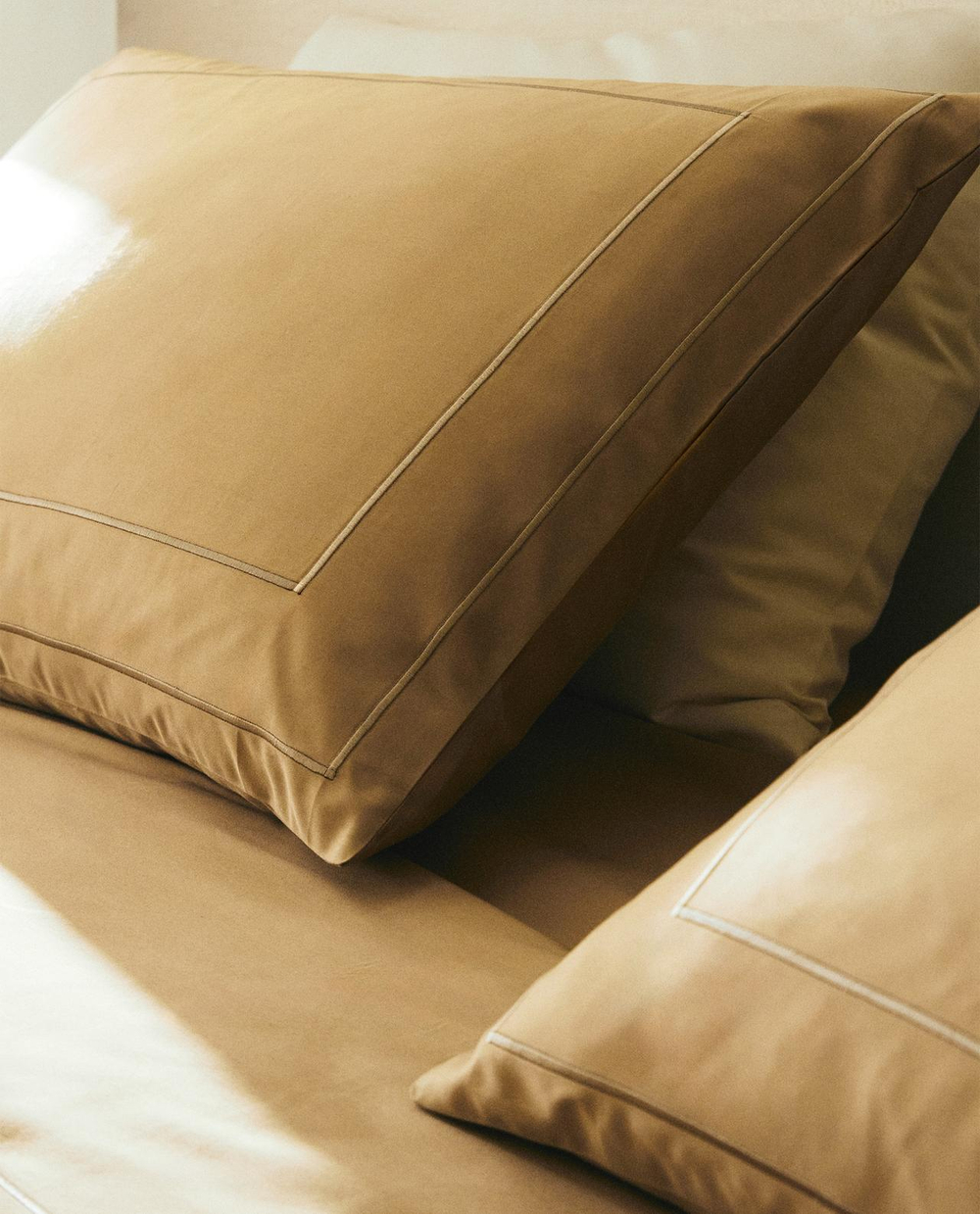 Zara Home - Атласная наволочка с двойной гирляндой 80x80 см