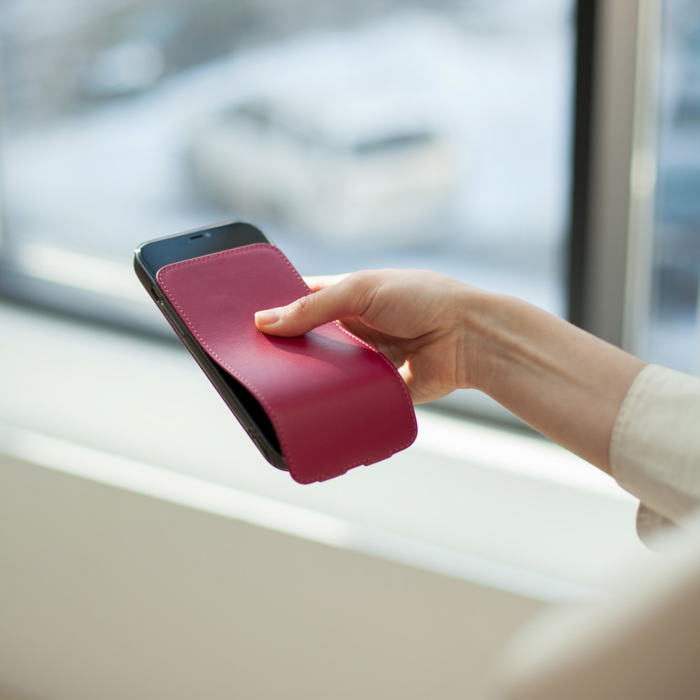 Чехол кожаный для iPhone 12 Pro Max цвета фуксии