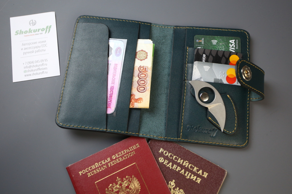 Обложка для паспорта и автодокументов (нат. кожа, цвет изумруд) EDC Shokuroff knives коготь