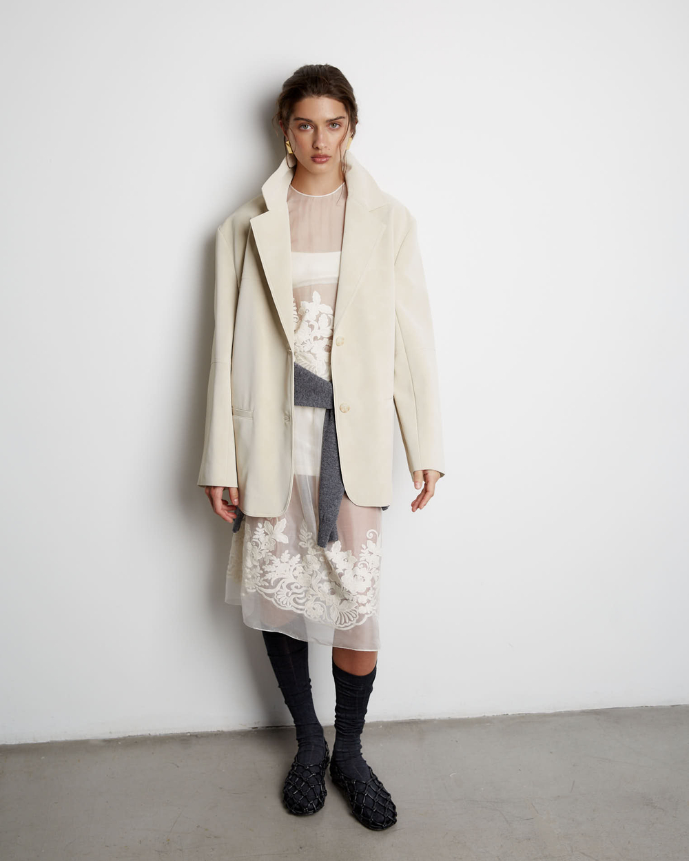 Юбка из шелка с вышивкой молочный