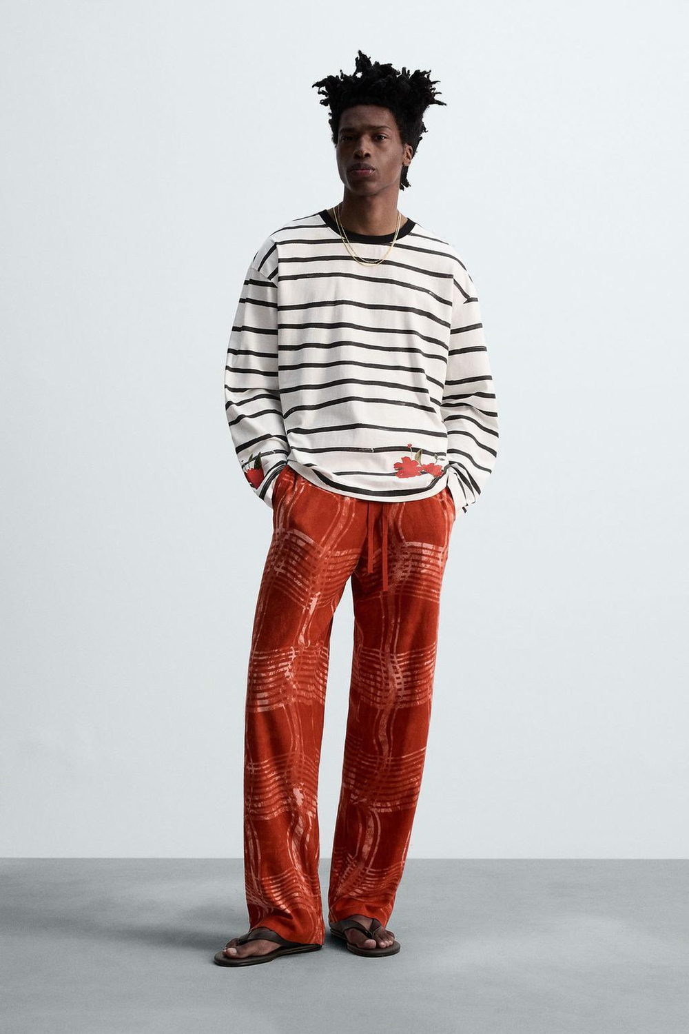 ZARA ФУТБОЛКА В ПОЛОСКУ С ПРИНТОМ © OTIS KWAME KYE QUAICOE, КРАСНЫЙ