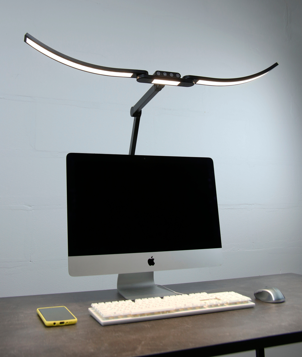 Светильник FRIENDME бестеневой настольный на струбцине светодиодный No. 5 черный с тройным источником света. Яркость - 1400 lum. 24W.