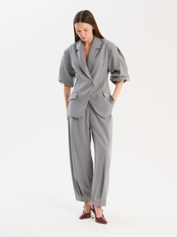 Жакет приталенный с объемными рукавами