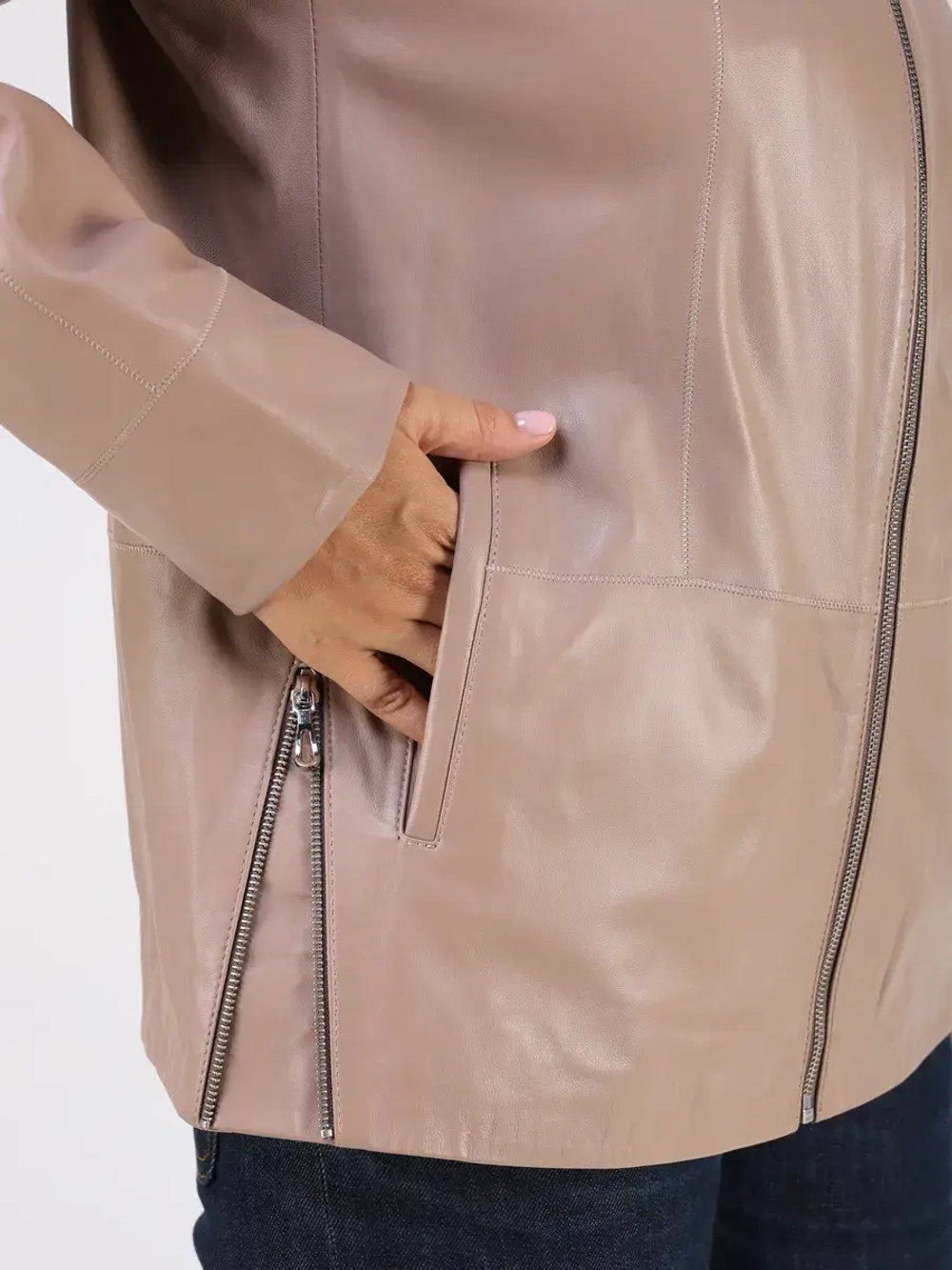 Кожаная куртка демисезонная с капюшоном