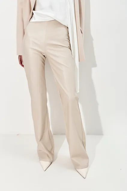 Брюки клеш из экокожи серо-бежевого цвета