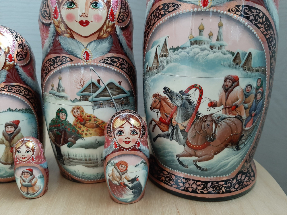 Матрешка 21см "Русская зима" 7 мест