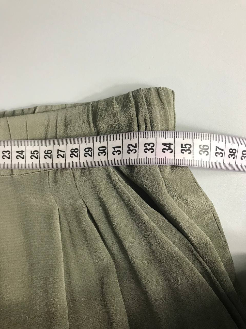 Брюки Massimo Dutti легкие и приятные к телу, визуально на 44 размер