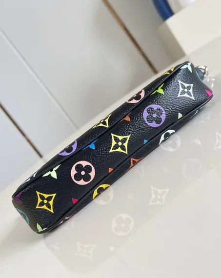 Клатч Louis Vuitton x TM клатч Pochette Accessoires