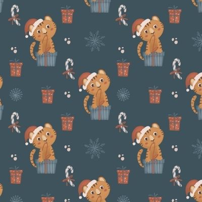 Тигренок открывает подарок