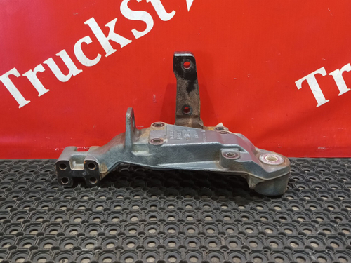 Кронштейн передней рессоры правый