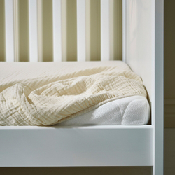 IKEA GULDVÄVARE  (ИКЕА ГУЛДВÄВАРЕ)  -  Комплект постельного белья для детской кроватки, 3 элемента, темно-желтый/бежевый, 60x120 см