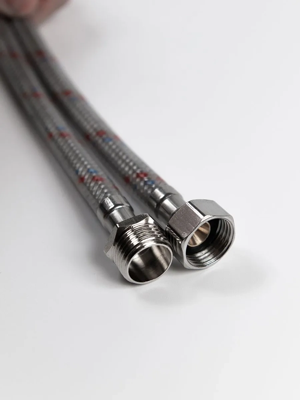 Гибкая подводка для воды в ПВХ оболочке 1/2" гайка-штуцер 120 cм, алюминиевая нить