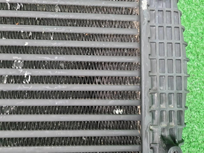 Интеркулер правый Maserati Levante (2016-2024)