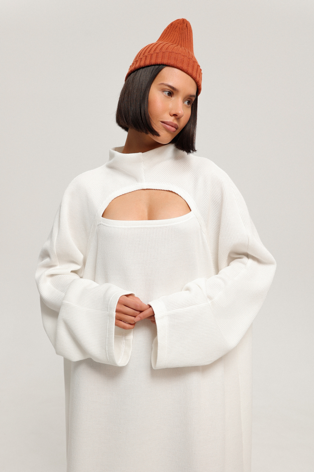 Платье с вырезом на груди макси