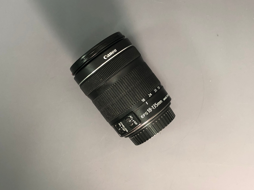Canon 18-135mm STM царапинки на передней линзе Canon EF-S