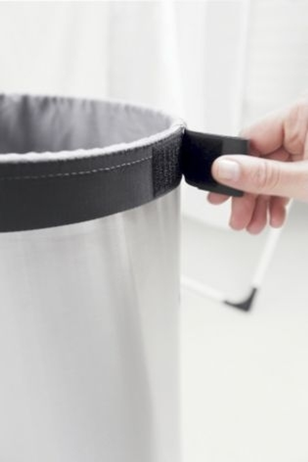 Корзина для белья 35л Brabantia с пластиковой крышкой матовая сталь Бельгия крепление
