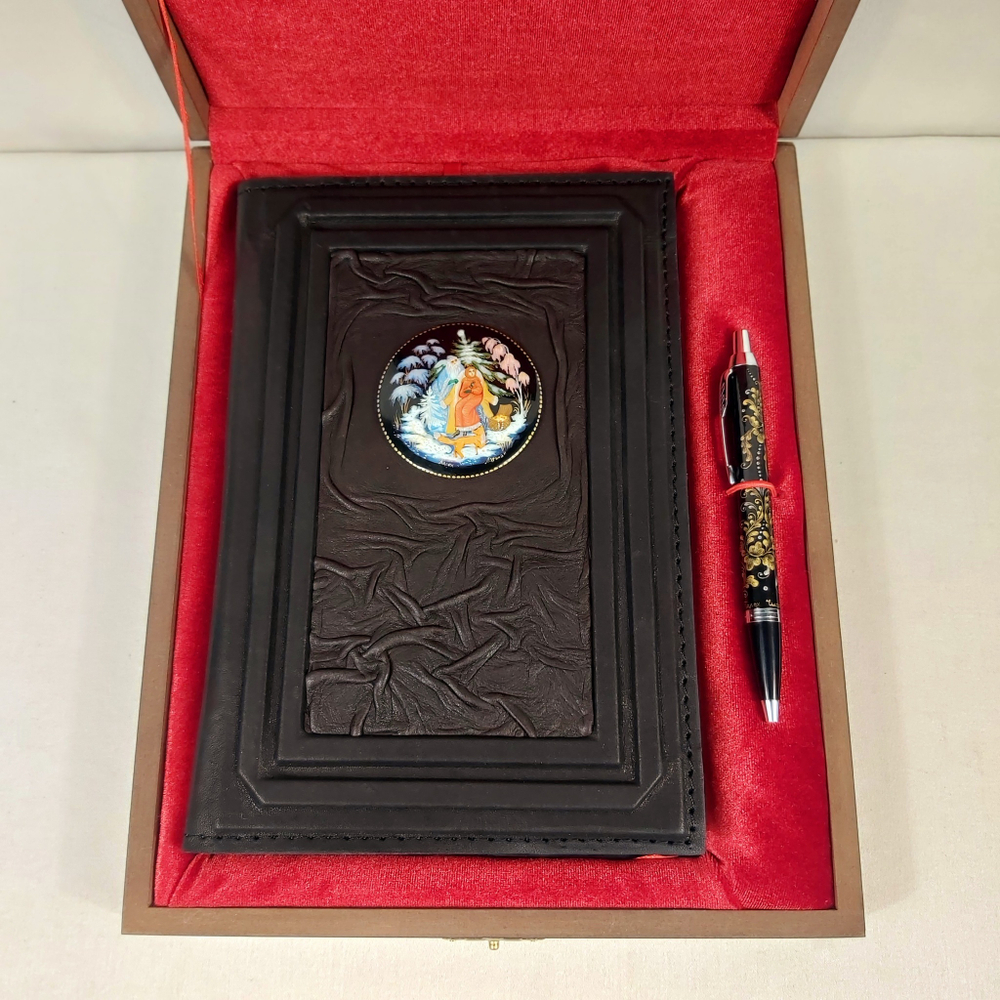 Ежедневник А5 "Морозко" (обложка из натуральной кожи) и ручкой с росписью Палех в футляре