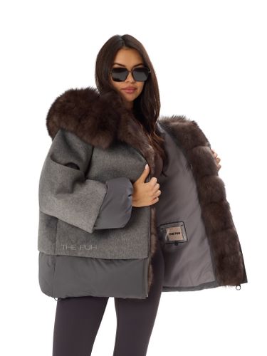 Комбинированный серый пуховик с мехом песца