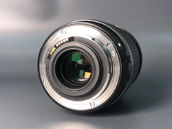 Canon EF-S 18-200mm 3.5-5.6 IS