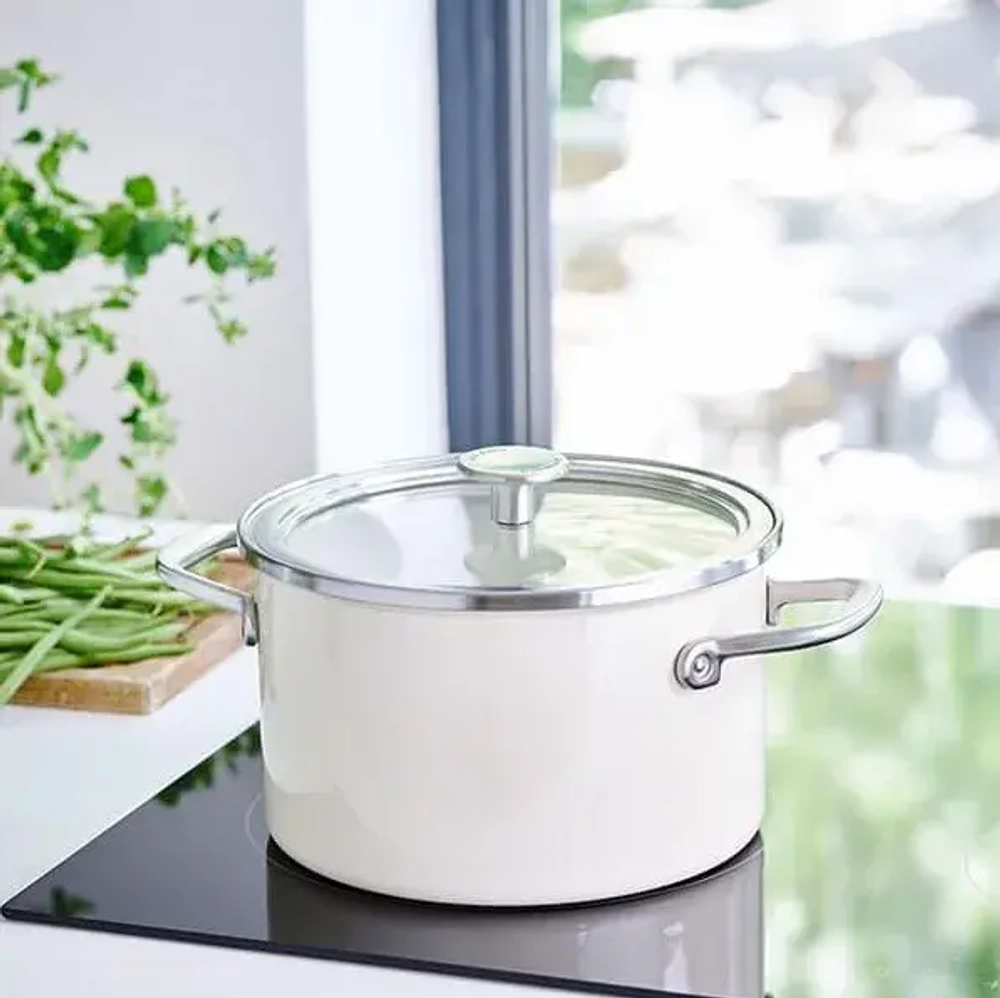 KitchenAid Кастрюля эмалированная 24 см 6 л с крышкой Миндальный крем