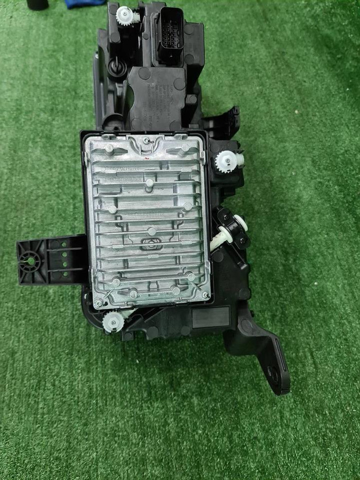 Фара правая Zeekr 001 (2021-н.в.) LED