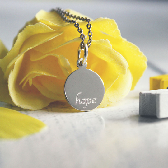 Серебряная мини-подвеска с гравировкой на заказ, 14 мм (ручная работа)